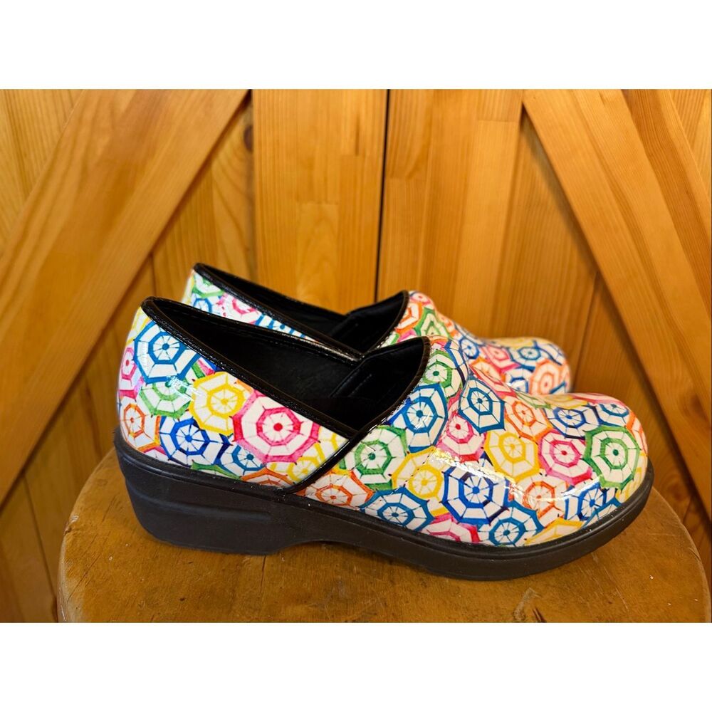 Savvy Nursing Shoe multi color size 8